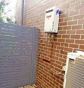 Hot water system with continuous flow